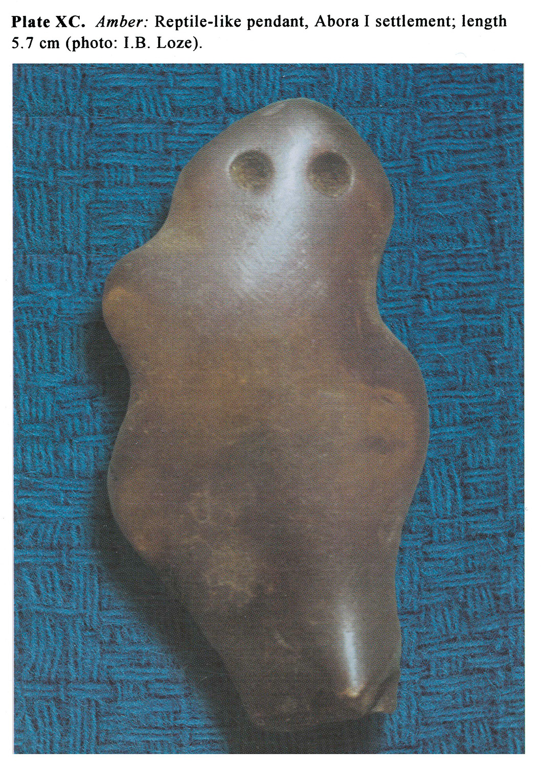 Plate XC Amber: Reptile-like pendant, Abora I settlement; length 5. 7 cm (photo: J.B. Loze).