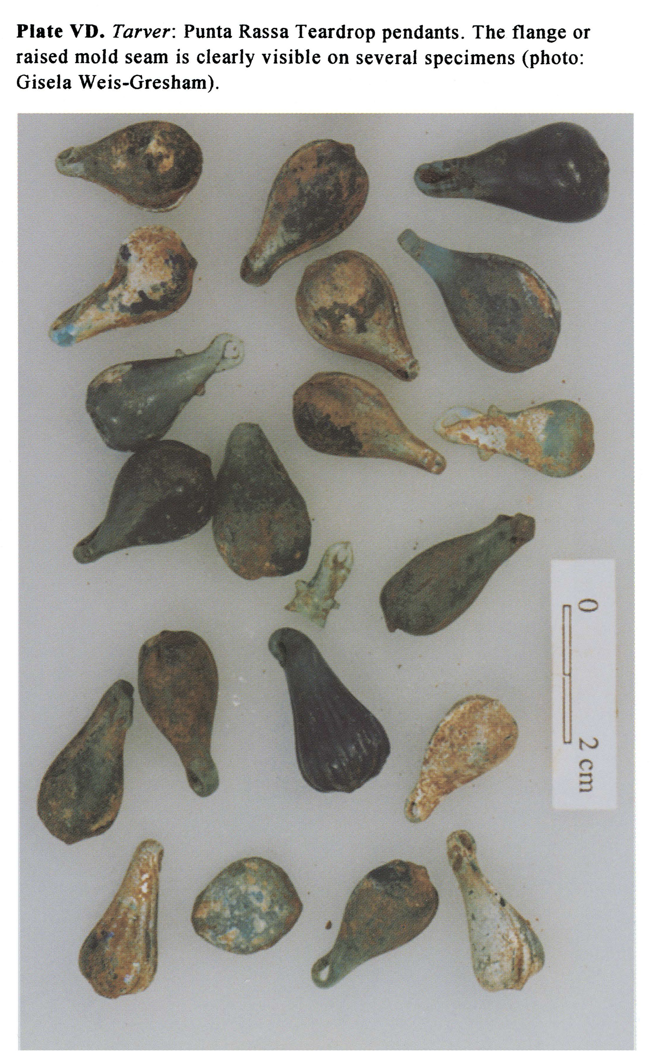 Plate VD Tarver: Punta Rassa Teardrop pendants. The flange or raised mold seam is clearly visible on several specimens (photo: Gisela Weis-Gresham).